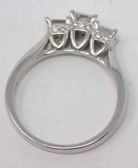 Brilliant 18kt Princess Cut Diamond Engagement Ring