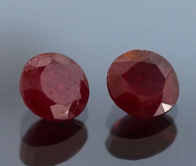 Round cut 3.19ct pair of Rubies