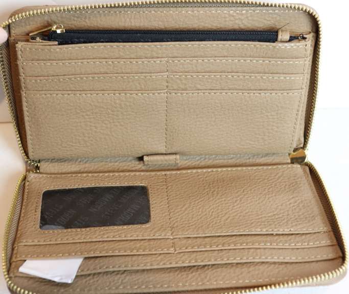 Steve Madden Bzippy Wallet