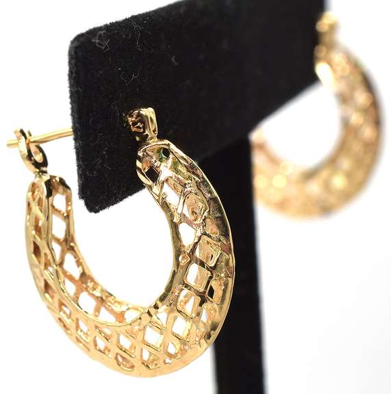 Captivating 14KT Yellow Gold Hoop Earrings