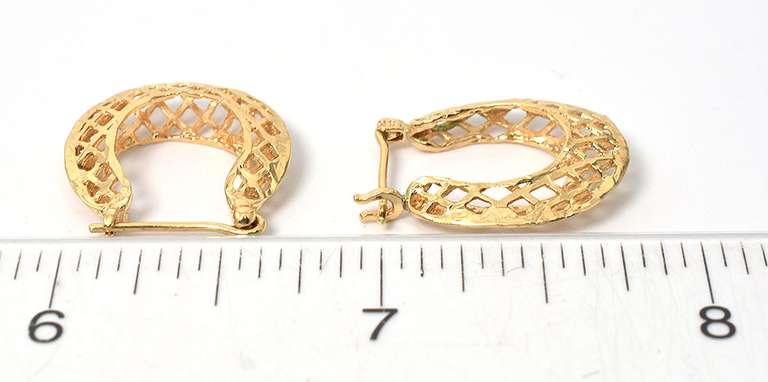 Captivating 14KT Yellow Gold Hoop Earrings