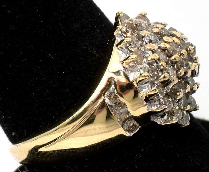 Eye-Catching Diamond Cluster Ring in Yellow Gold