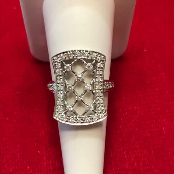 LADIES 14K WHITE GOLD DIAMOND RING
