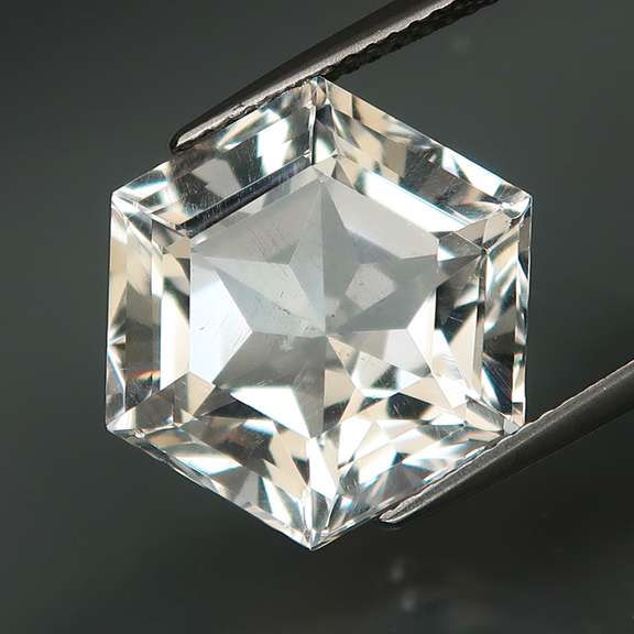 Superb 14.11ct top gem grade diamond white Quartz