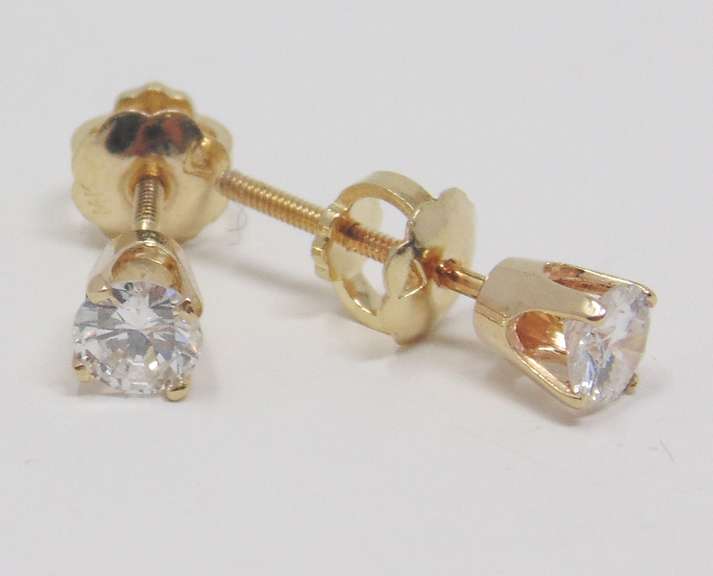 Sparkling 14kt YG Round Brilliant Cut Diamond Solitaire Earrings