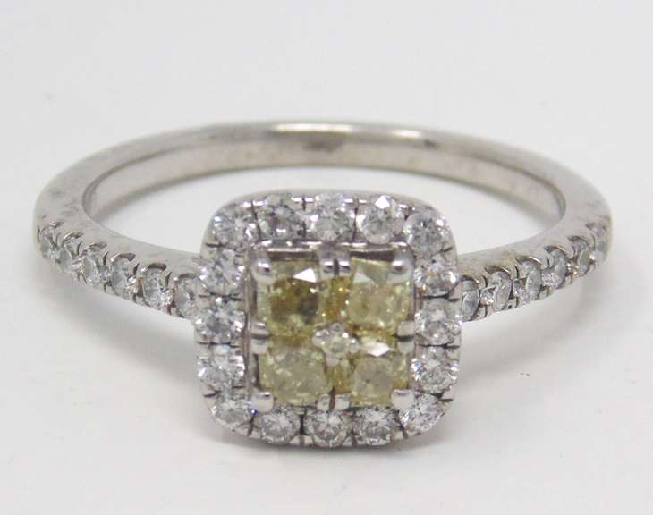 Sparkling Round Brilliant Cut Diamond & Yellow Diamond Ring