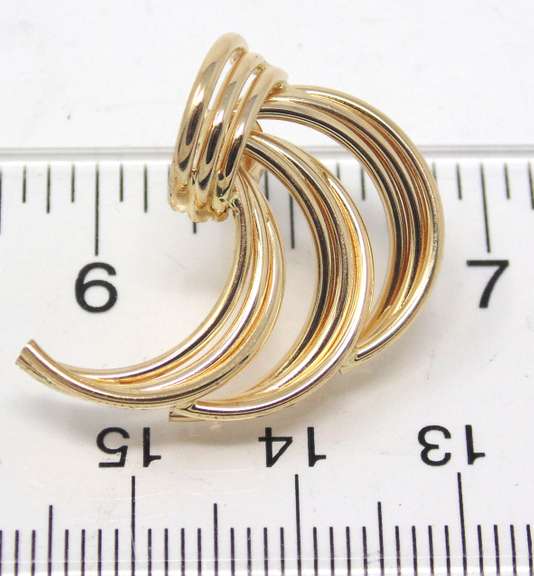Beautiful 14kt Yellow Gold Graduated Fan Earrings