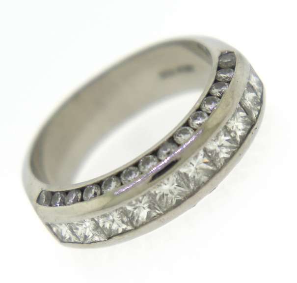 Charming Platinum 2cts Diamond Wedding Band
