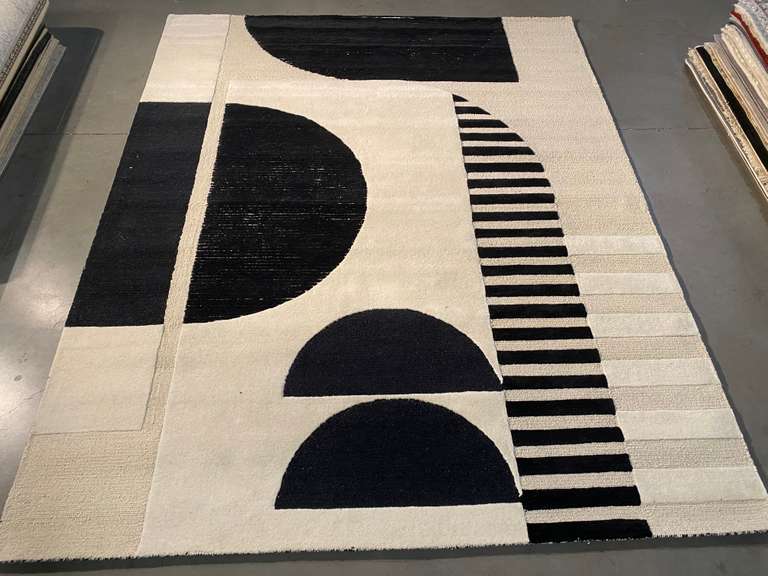 DECORATIVE WOOL RUG 5x8