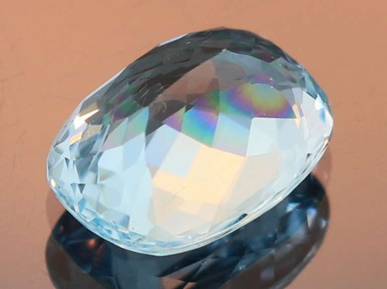 Brilliant 6.12ct cushion cut platinum blue Topaz