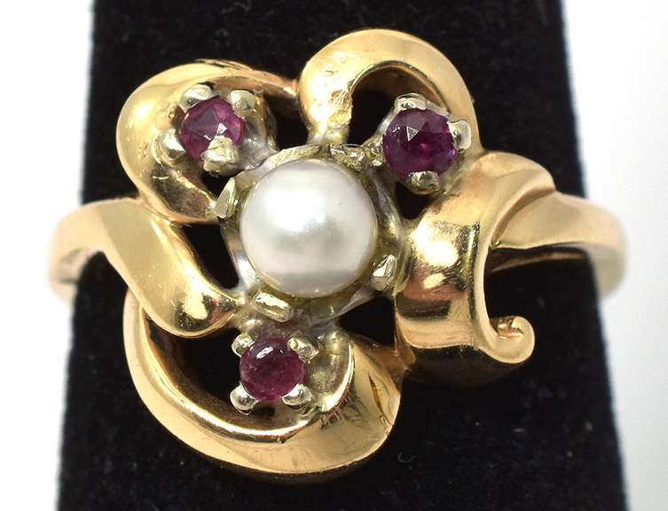 Vintage Pearl & Ruby Ring in 14KT Yellow Gold