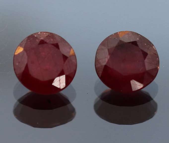 Round cut 3.19ct pair of Rubies