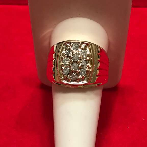 MEN’S GOLD AND DIAMOND RING