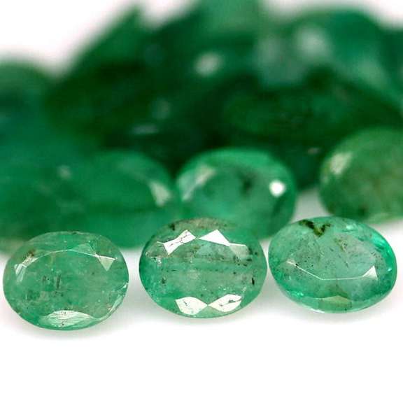 Rich green unheated 8.14ct 5x4mm Emerald set