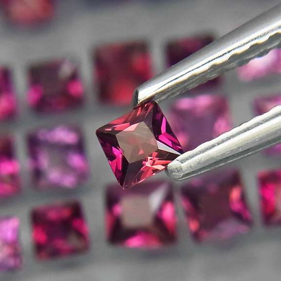 UNHEATED! 3.93ct princess radiant cut Sapphire set