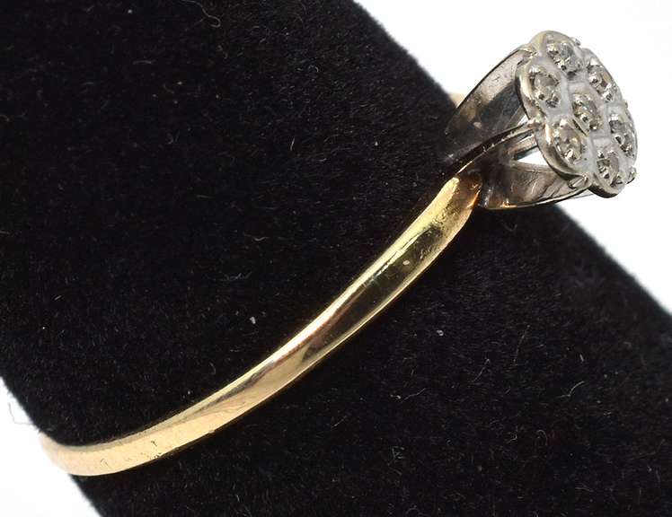 Sweet Diamond Cluster Ring in Yellow Gold