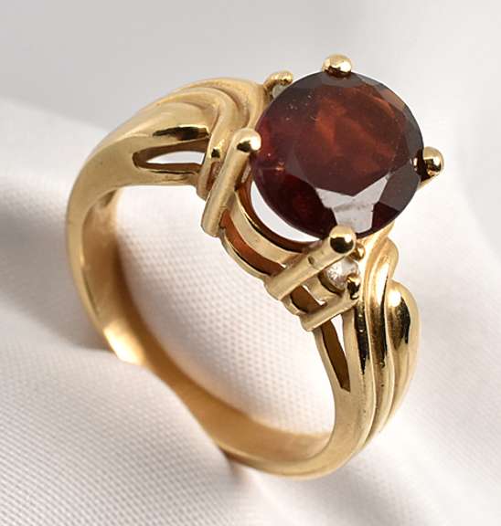 Tasteful Garnet Ring