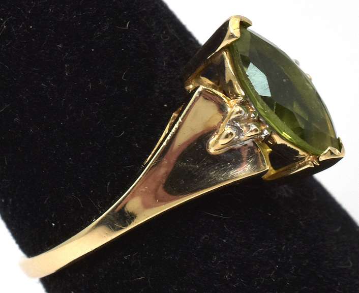 Sweet Marquise Peridot Ring in Yellow Gold
