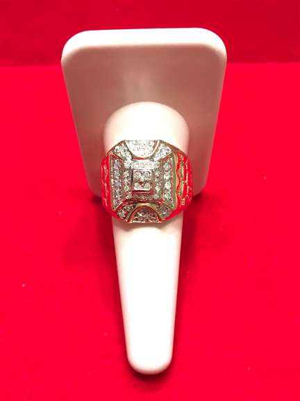 MENS 10K GOLD AND DIAMOND RING