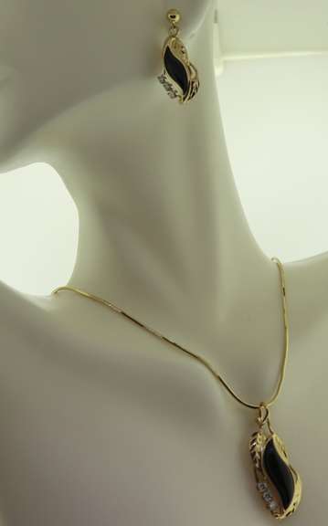 Wonderful 14kt YG Set of Black Onyx Leaf Design Necklace & Earrings