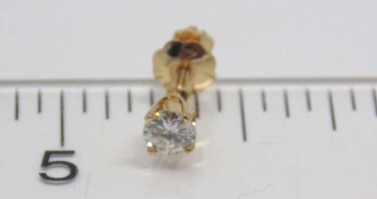 Sparkling 14kt YG Round Brilliant Cut Diamond Solitaire Earrings