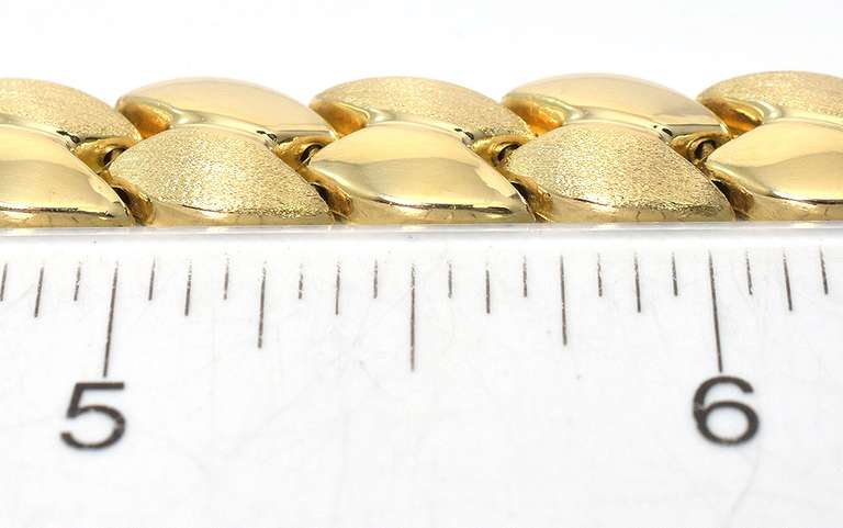 Elegant & Feminine Linked Bracelet in 14 KT Yellow Gold