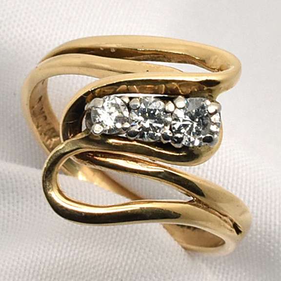 Nicely Designed 3 Diamond Ring