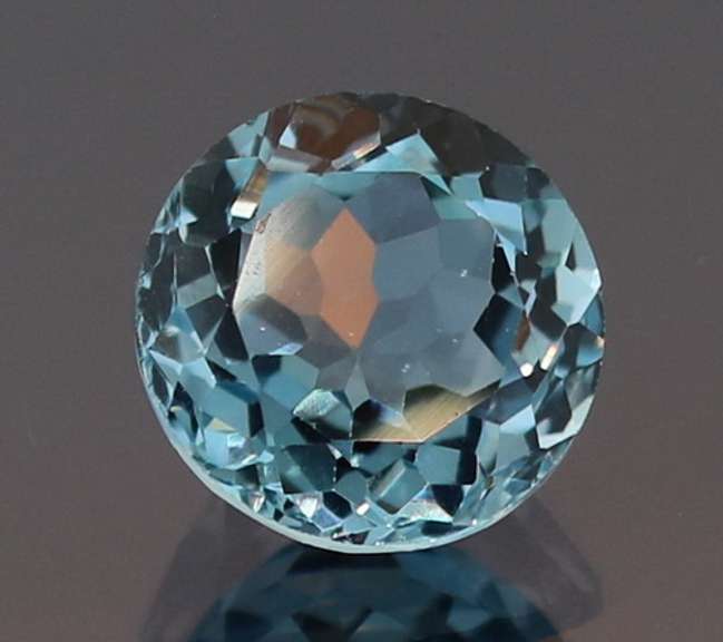 Glittering 2.93ct sky blue 9mm Topaz solitaire