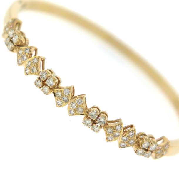 Dreamy 18kt YG 2CTW Round Brilliant Cut Diamond Bangle