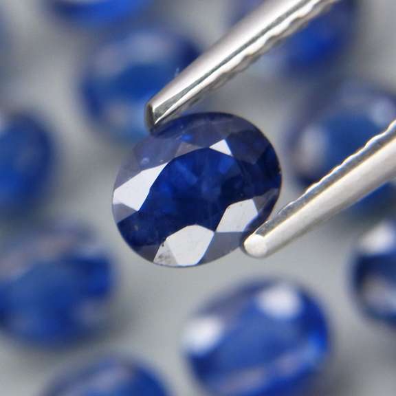 Stunning ink blue 5.99ct 5x4mm Sapphire set