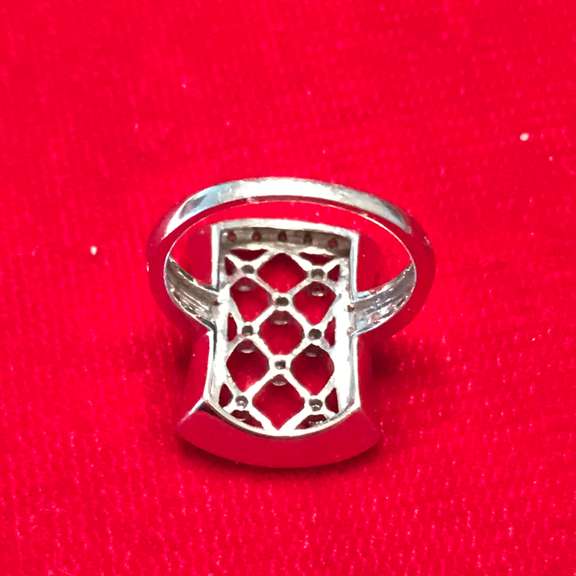 LADIES 14K WHITE GOLD DIAMOND RING