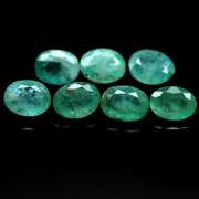 Bright emerald green 7.05ct 7pc emerald set
