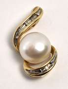 Nice Button Pearl Pendant