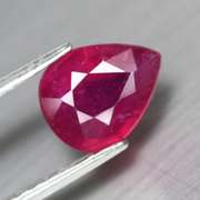 Gorgeous 2.04ct pear cut Ruby center stone