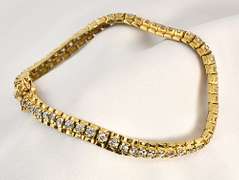 Enticing Tennis Bracelet in Gilt Sterling Silver.