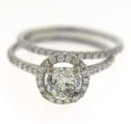Spectacular 18kt Round Center with Halo Diamonds Bridal Set
