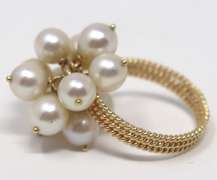 Lovely 18kt Yellow Gold Pearl Cluster Ring