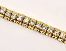 Enticing Tennis Bracelet in Gilt Sterling Silver.