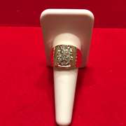 MEN’S GOLD AND DIAMOND RING