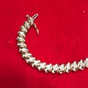 LADIES 14K GOLD AND DIAMOND BRACELET