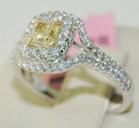 Glowing Fancy 18kt Diamond Ring