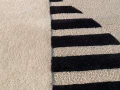 DECORATIVE WOOL RUG 5x8