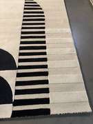DECORATIVE WOOL RUG 5x8