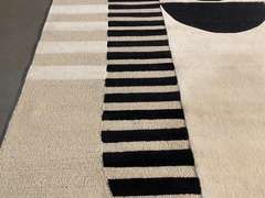 DECORATIVE WOOL RUG 5x8