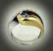 Stunning 18K Tanzanite and Diamond Ring