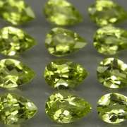 Fantastic 5.39ct 6x4mm round cut Peridot set