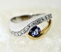Stunning 18K Tanzanite and Diamond Ring