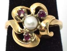 Vintage Pearl & Ruby Ring in 14KT Yellow Gold