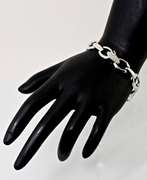 Simple Elegance in a 14K Link Bracelet with Diamond Clasp