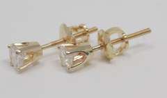 Sparkling 14kt YG Round Brilliant Cut Diamond Solitaire Earrings